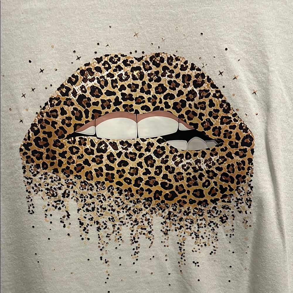 Leopard Print Lips Graphic Tee - NWT BottleThis GlassThat